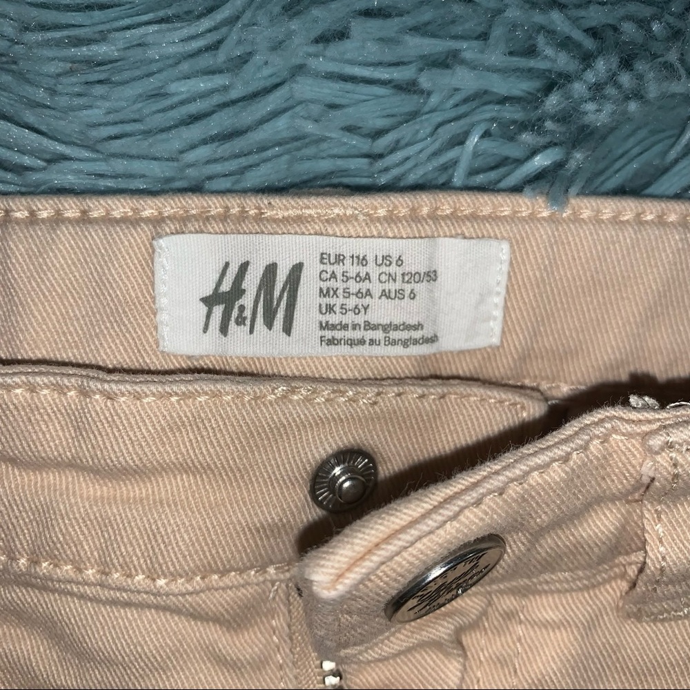 H&M Shorts - Picture 3 of 6